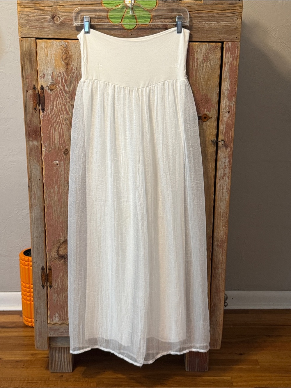 White palazzo pants, fully lined, size large. Flowy and fancy feeling!